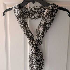 MICKEY SCARF, EXCLUSIG A HALLMARK, NWOT